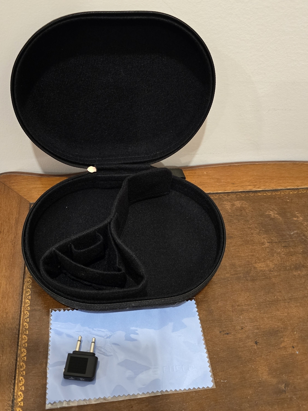 Official Sony WH-1000XM3 Headphone Case OEM Hard Case‎ + In-Flight Adapter - Picture 3 of 6